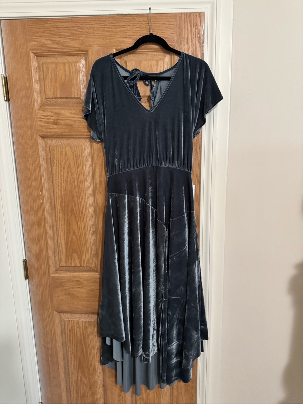Women's Velvet Midi Dress with V-Neck and Tie Back - Gray